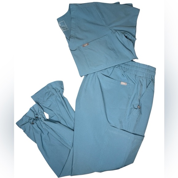 FIGS 2pc Catarina One-Pocket Top with Saumer High Waisted Jogger Scrub Pants - Picture 1 of 11